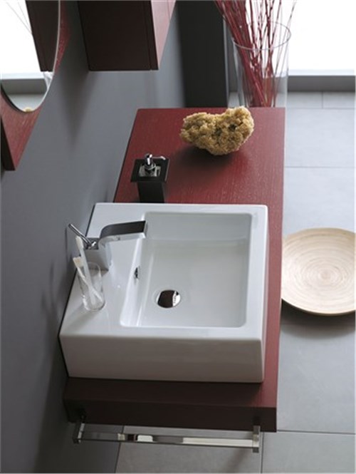 Design e materiali: mensole bagno in legno